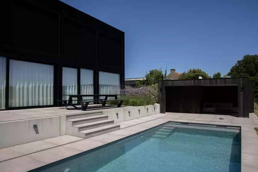 Monoblock zwembad bij villa aan zee-Monoblock bij moderne, strak vormgegeven loungetuin te Westende (17)